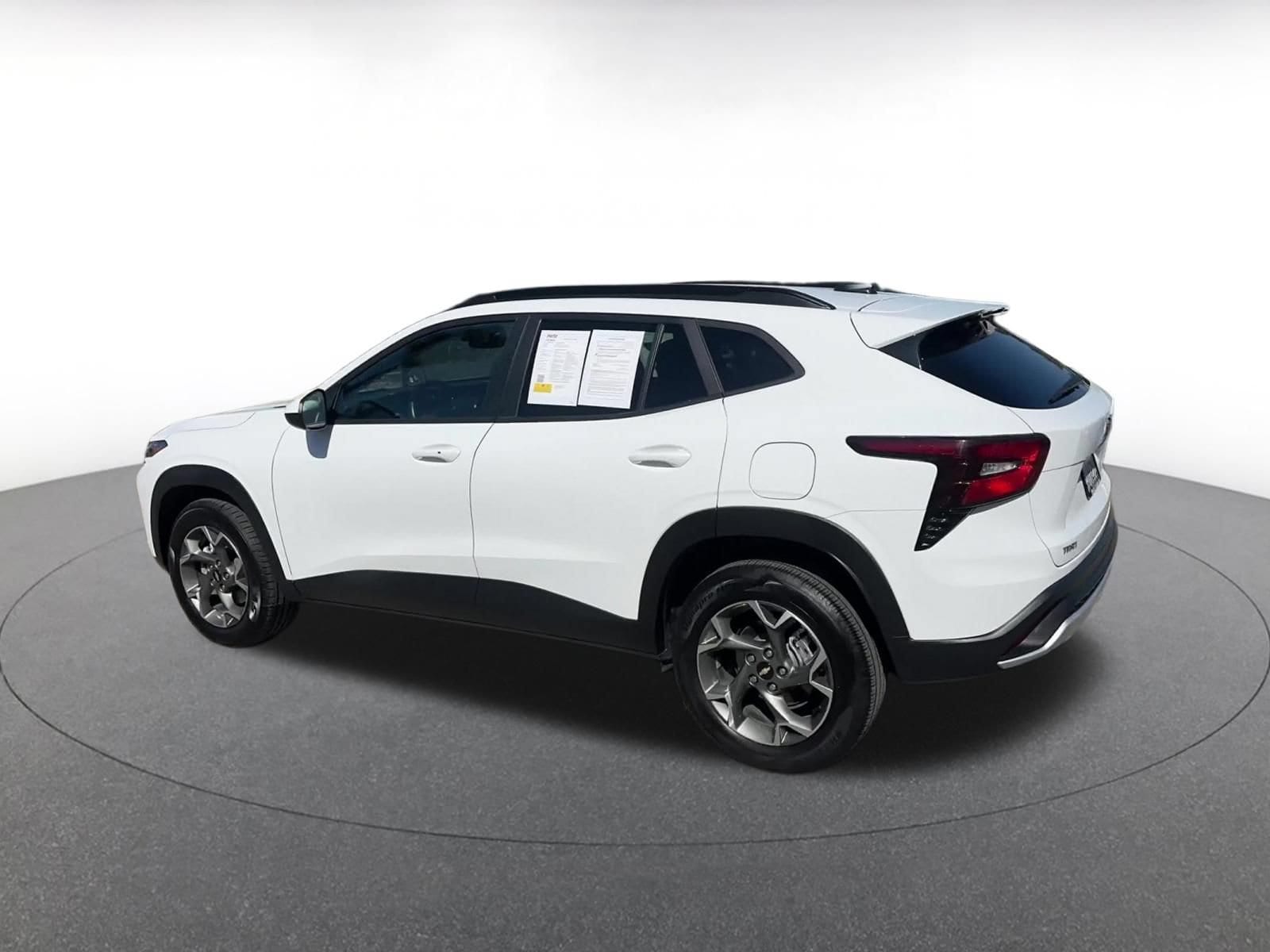 Thumbnail: 2025 Chevrolet Trax - 10