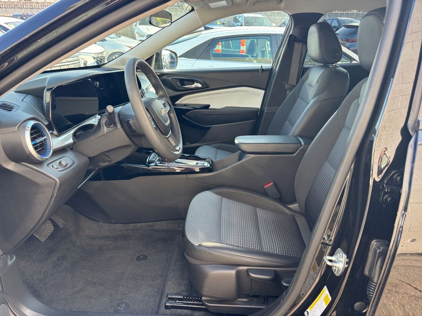 Thumbnail: 2025 Chevrolet Trax - 30