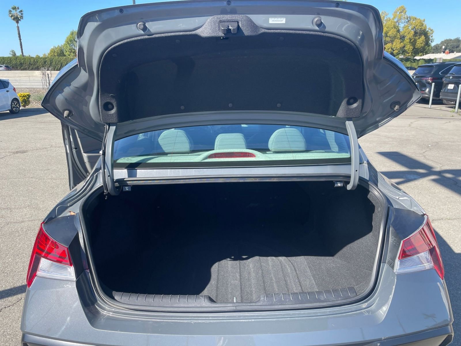 Thumbnail: 2025 Hyundai Elantra - 32