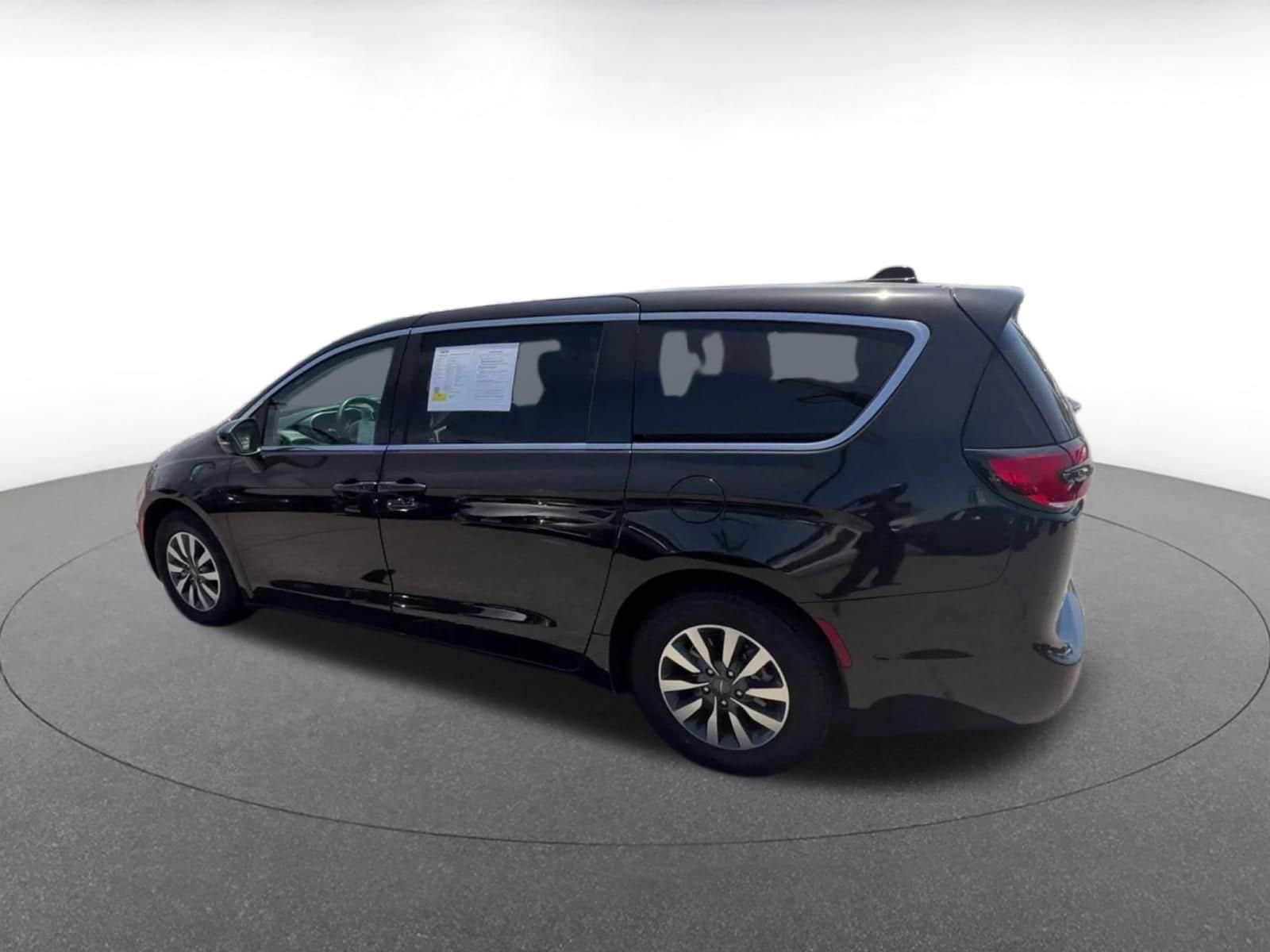 Thumbnail: 2023 Chrysler Pacifica - 10