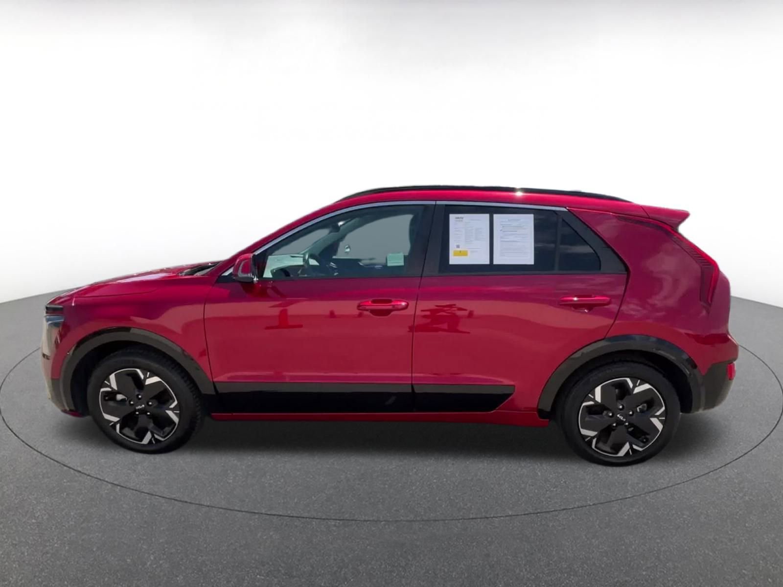 Thumbnail: 2023 Kia Niro - 9
