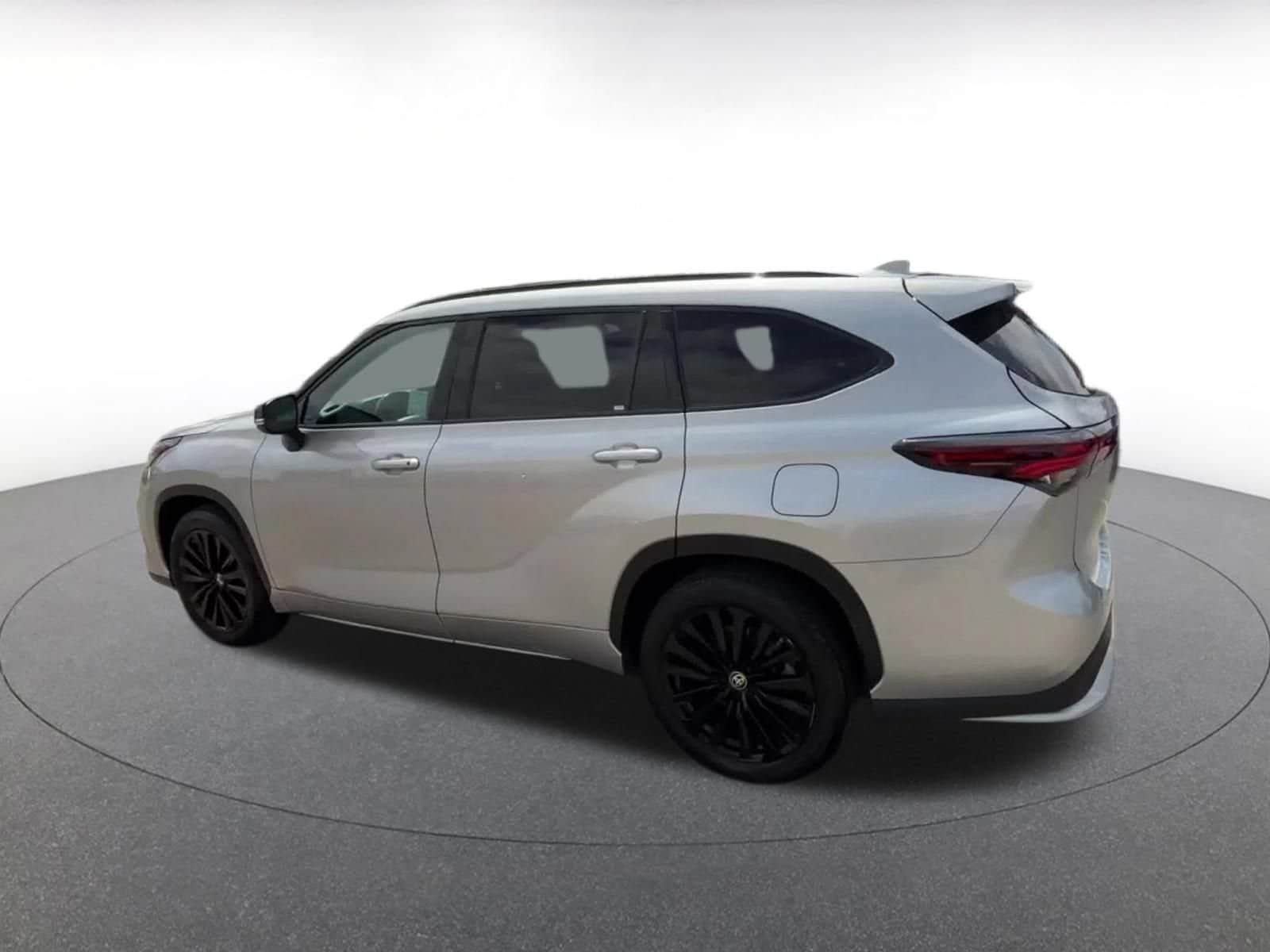 Thumbnail: 2024 Toyota Highlander - 10