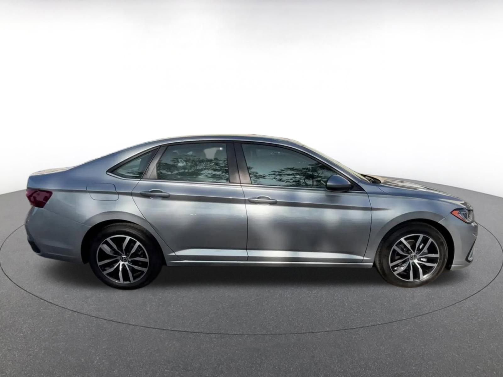 Thumbnail: 2025 Volkswagen Jetta - 16