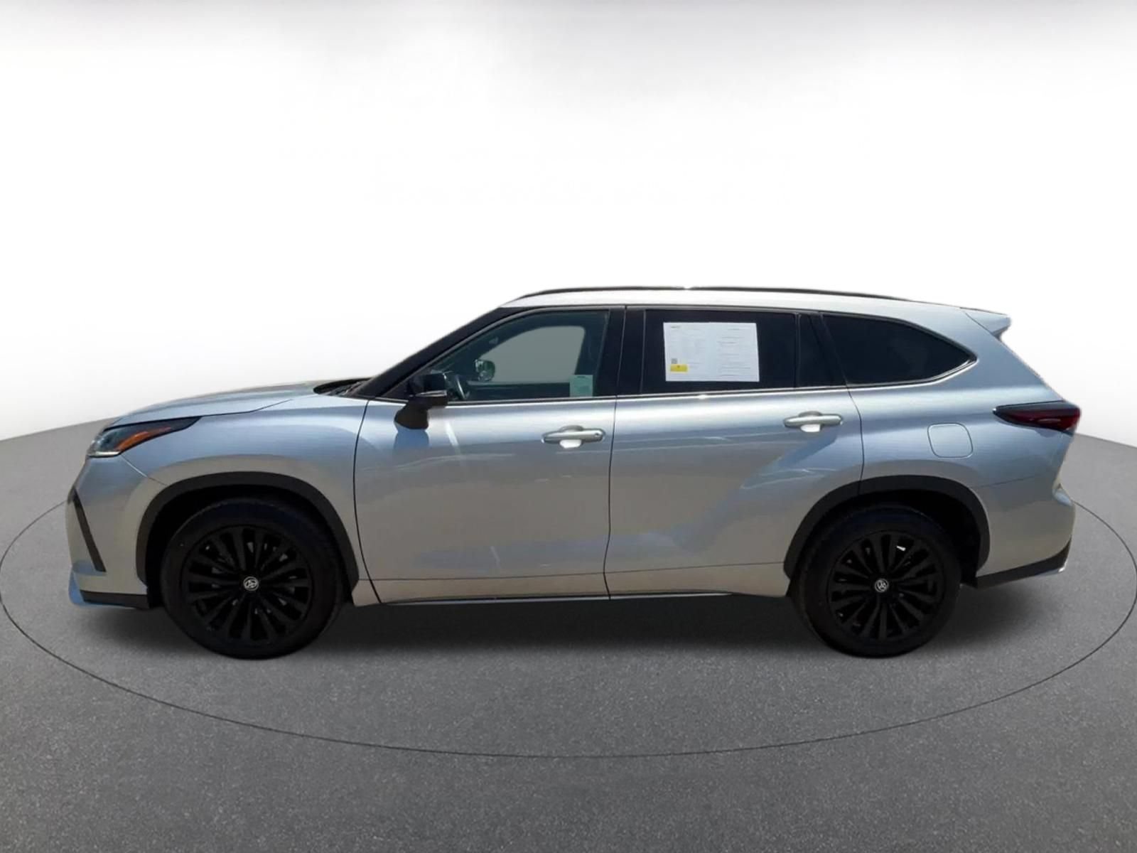 Thumbnail: 2025 Toyota Highlander - 9