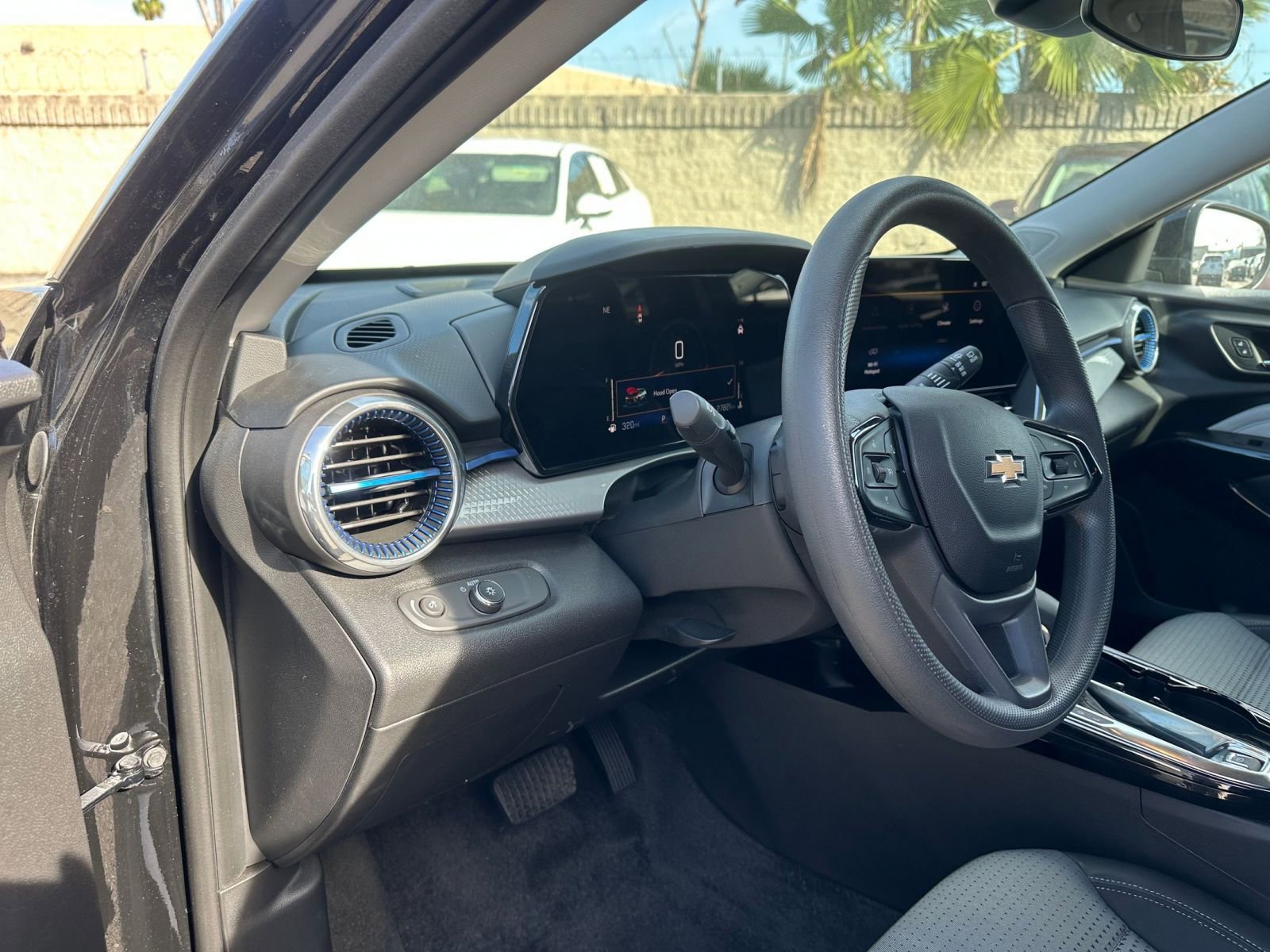 Thumbnail: 2025 Chevrolet Trax - 33