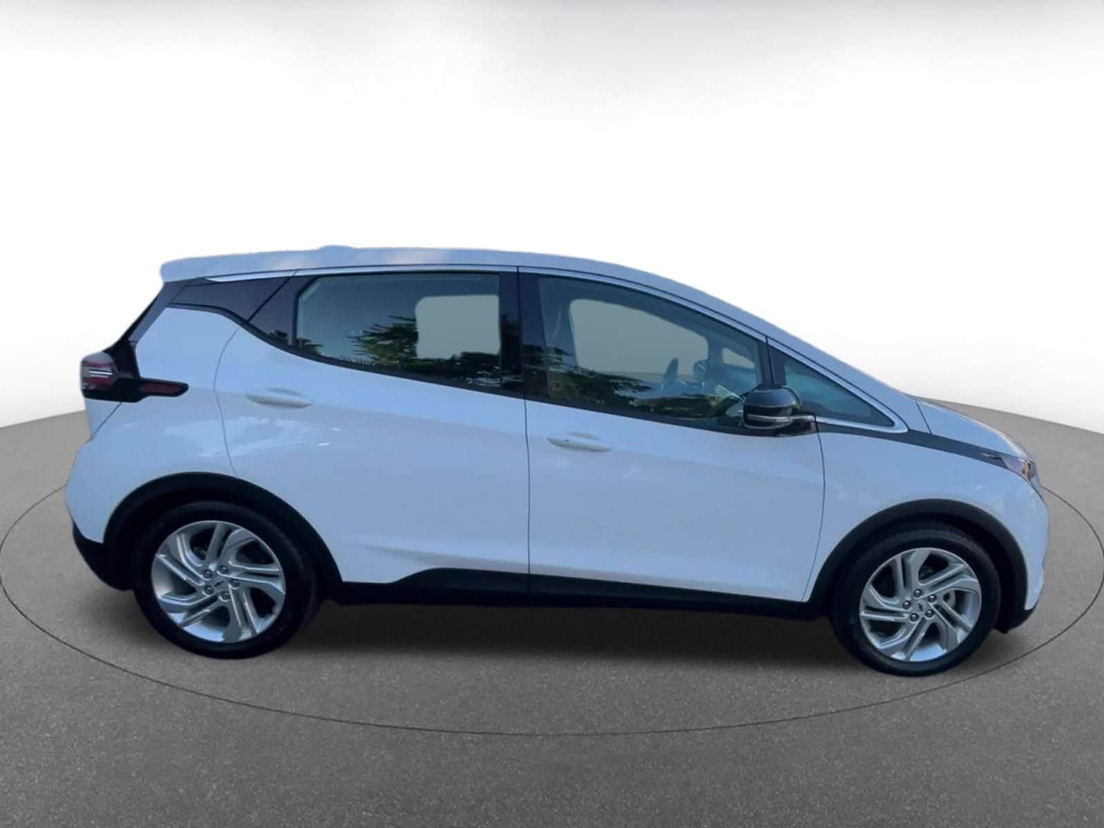 Thumbnail: 2023 Chevrolet Bolt EV - 16
