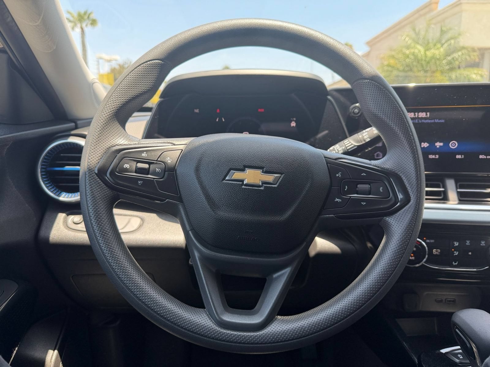 Thumbnail: 2025 Chevrolet Trax - 27