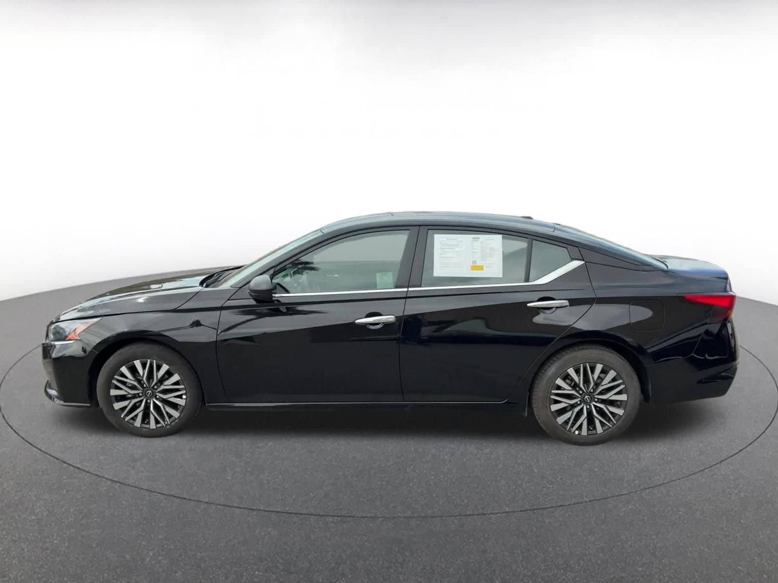 Thumbnail: 2025 Nissan Altima - 9