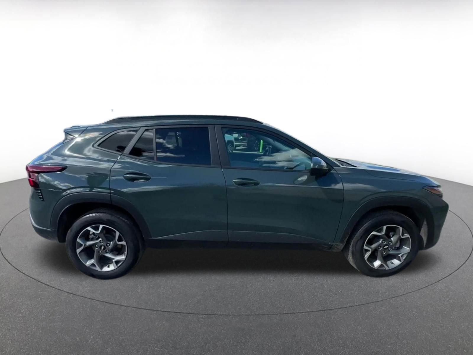 Thumbnail: 2025 Chevrolet Trax - 16