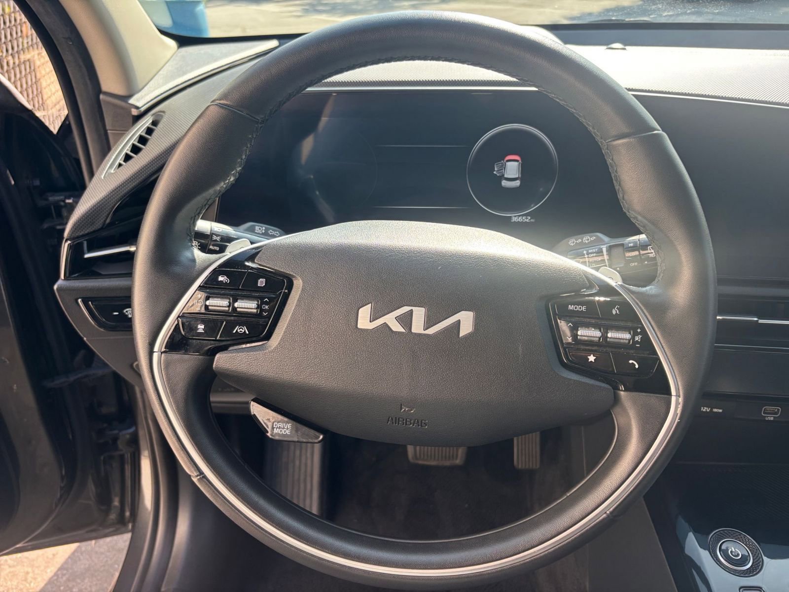 Thumbnail: 2023 Kia Niro - 32