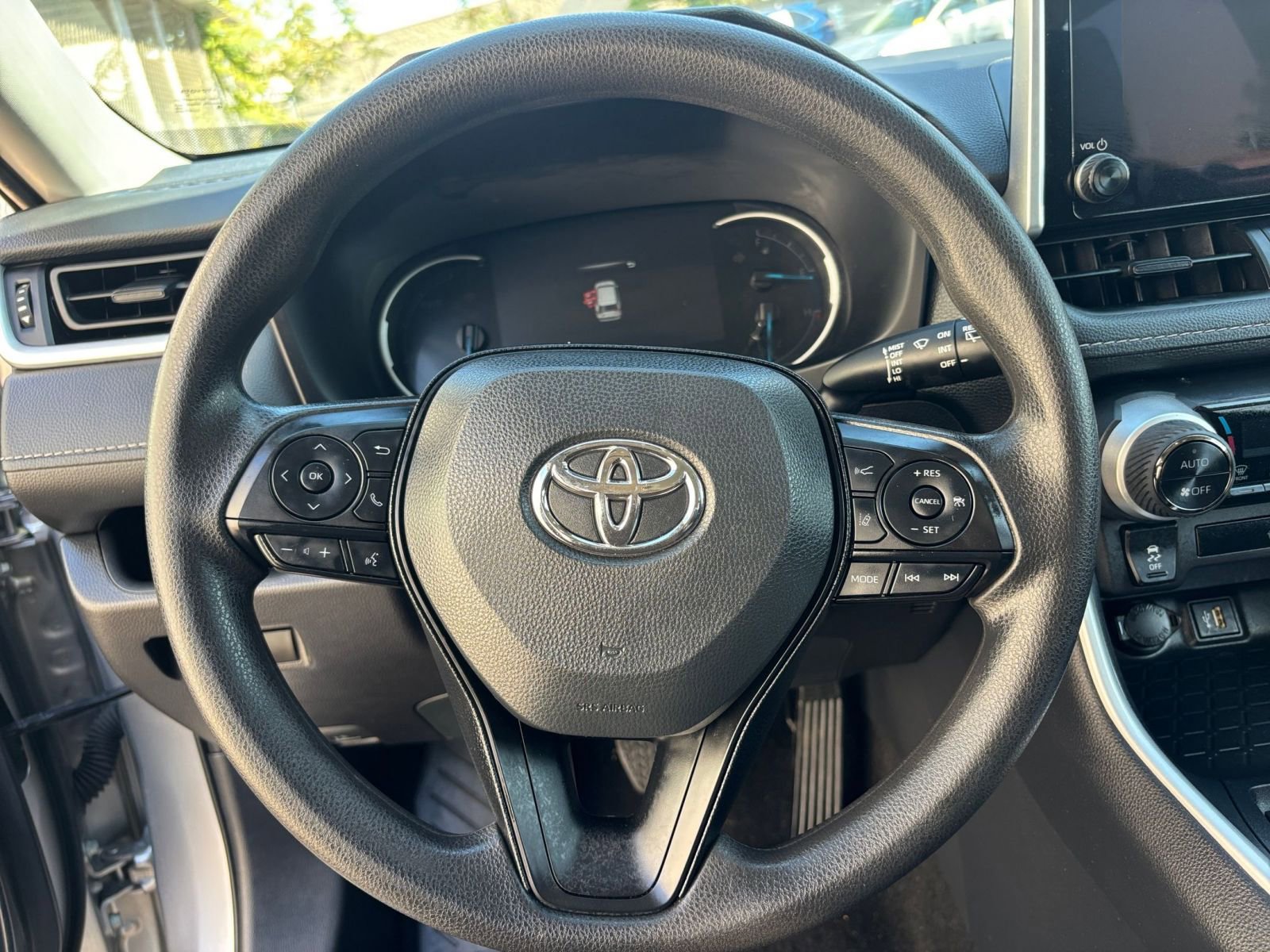 Thumbnail: 2025 Toyota RAV4 - 28