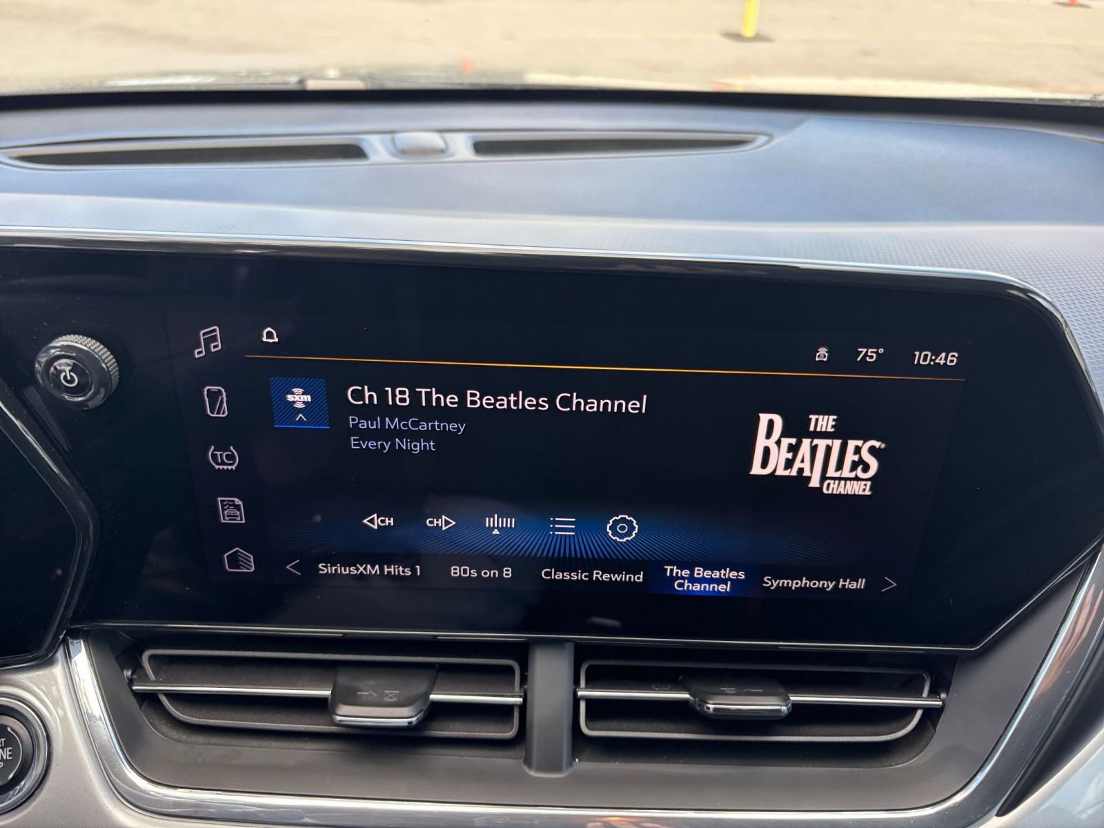 Thumbnail: 2025 Chevrolet Trax - 21