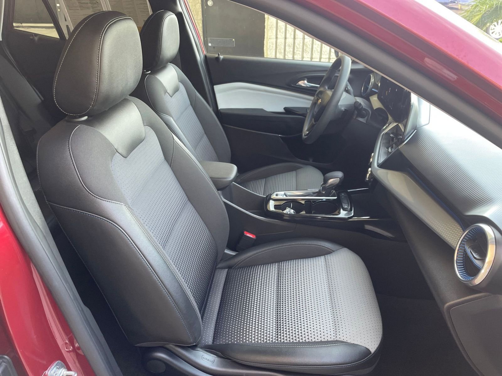 Thumbnail: 2025 Chevrolet Trax - 25