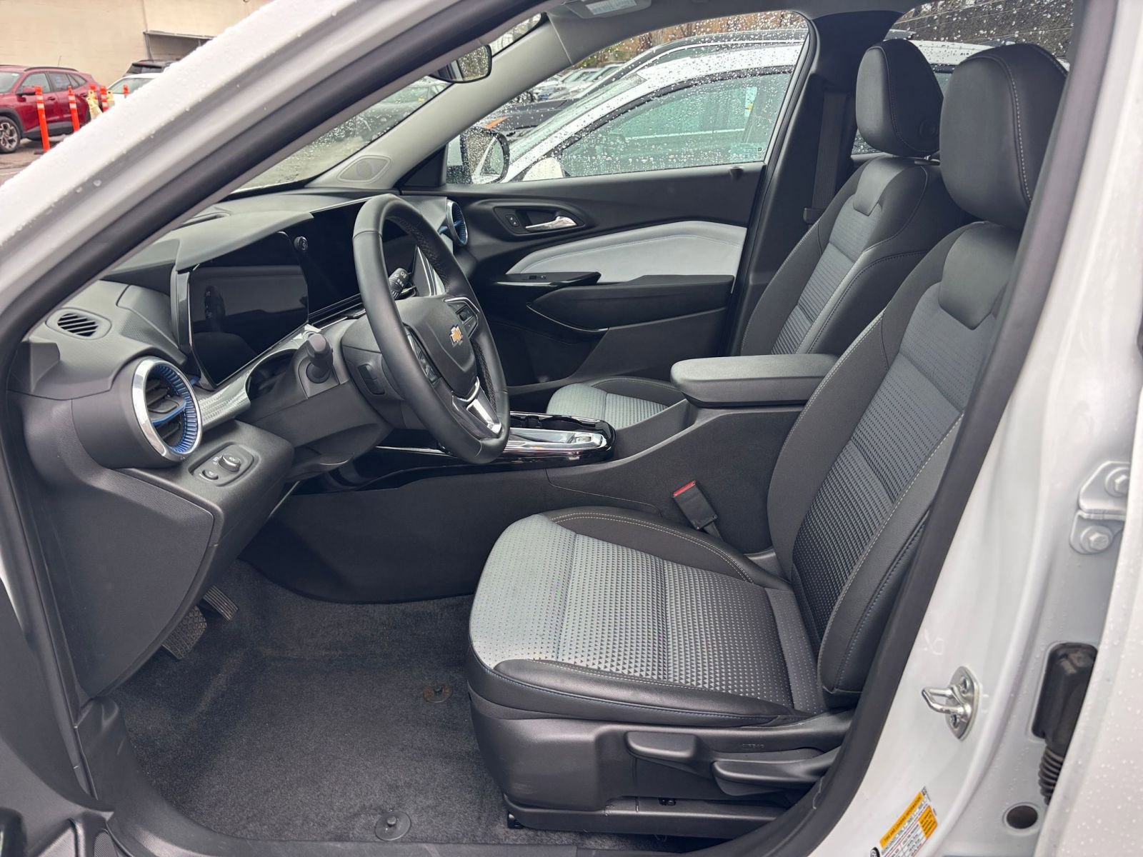 Thumbnail: 2025 Chevrolet Trax - 25