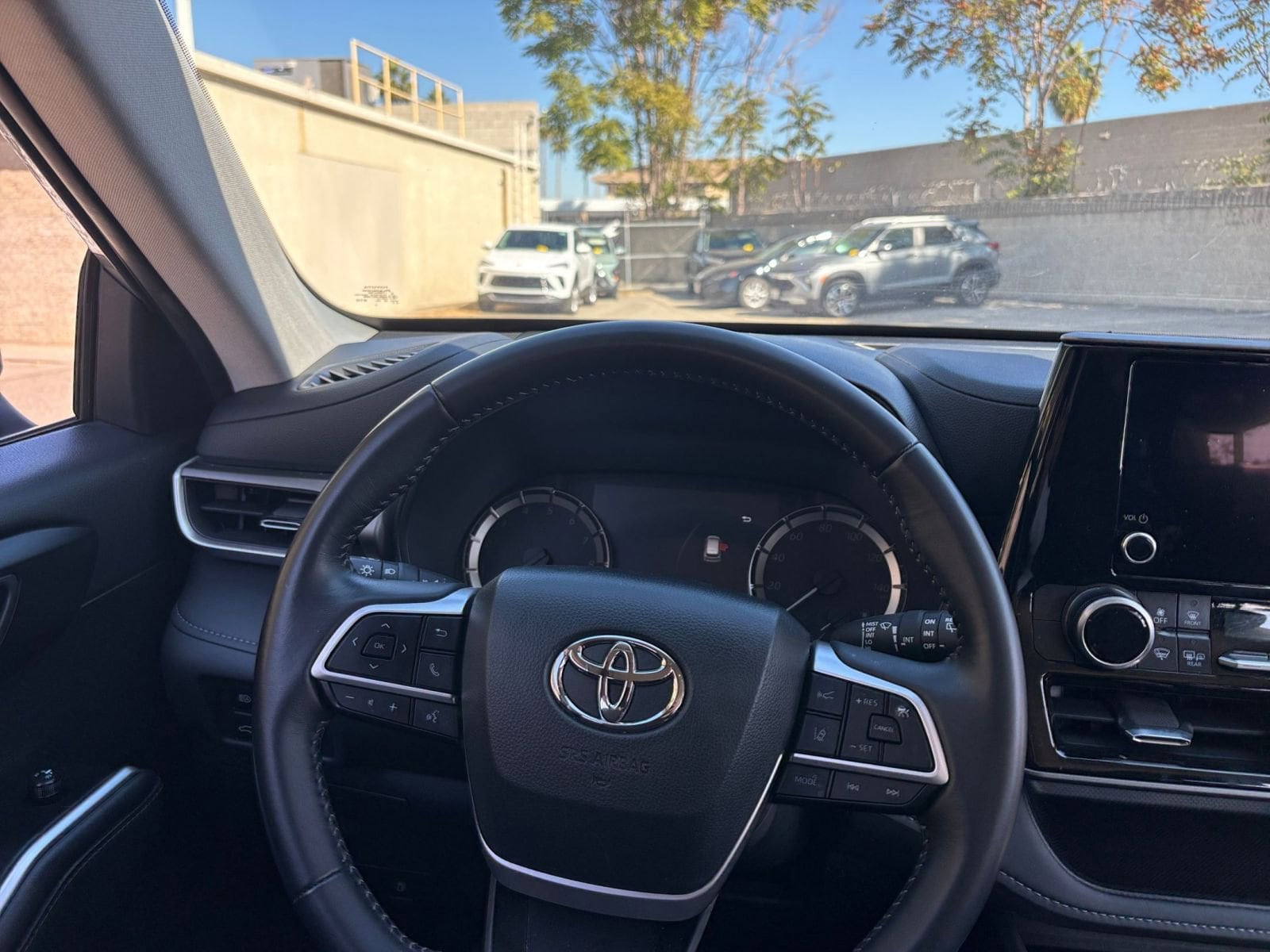 Thumbnail: 2025 Toyota Highlander - 35