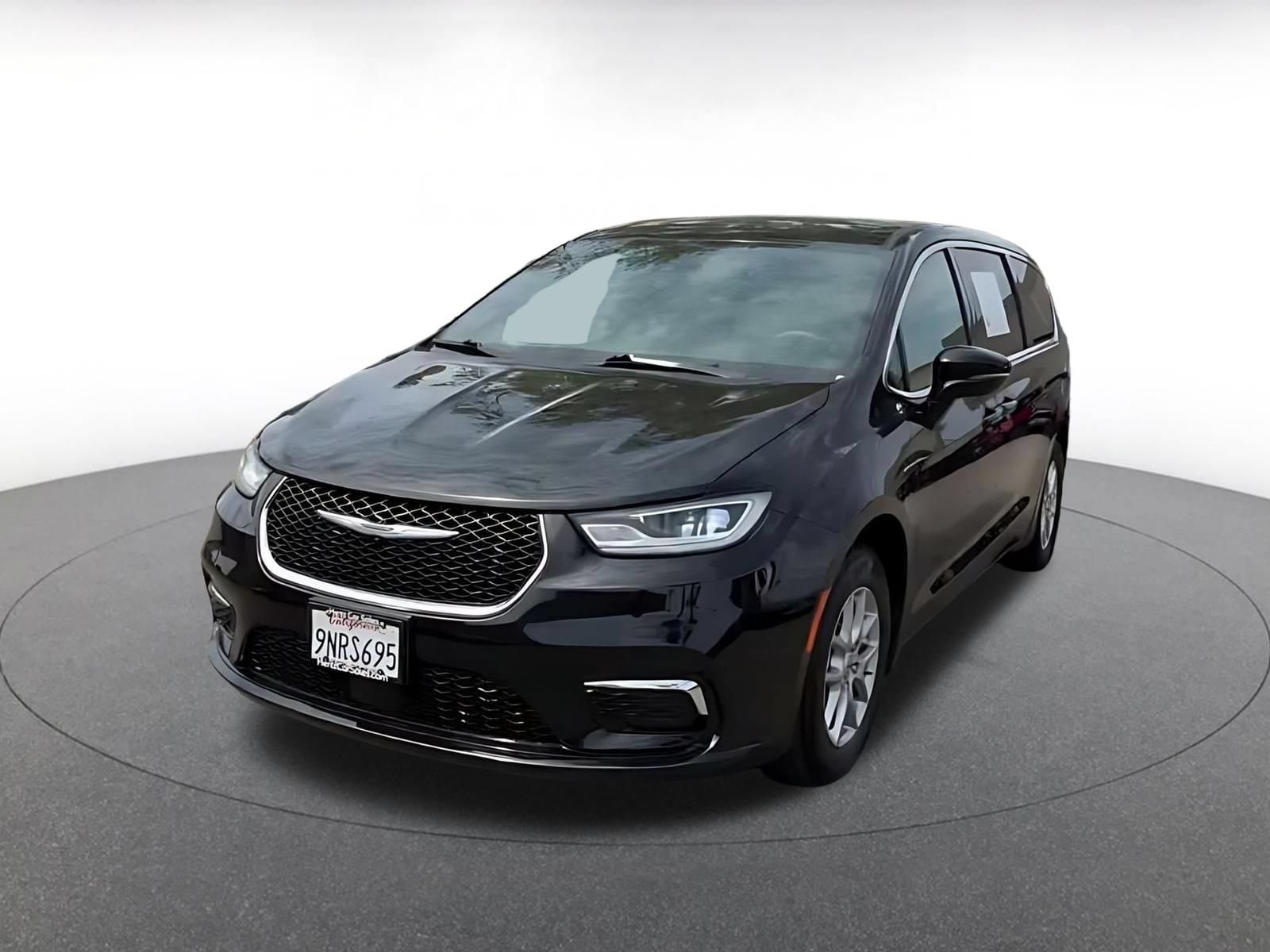Thumbnail: 2025 Chrysler Pacifica - 6