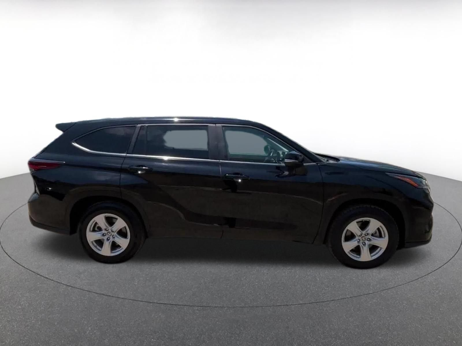 Thumbnail: 2025 Toyota Highlander - 16