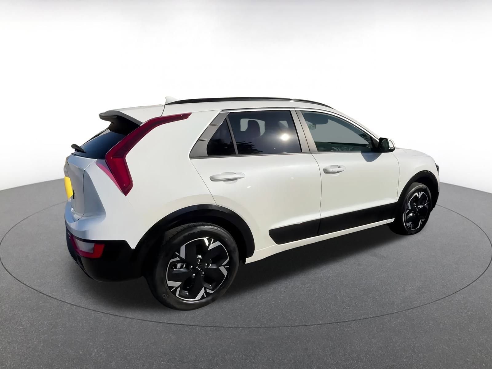 Thumbnail: 2023 Kia Niro - 15