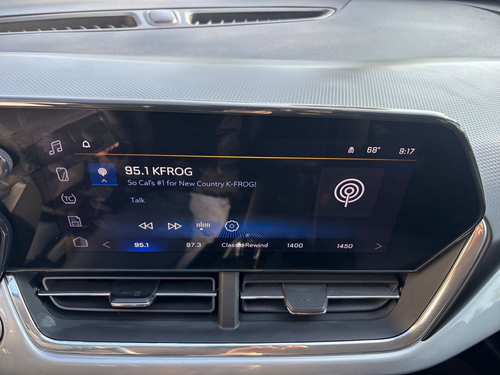 Thumbnail: 2025 Chevrolet Trax - 21