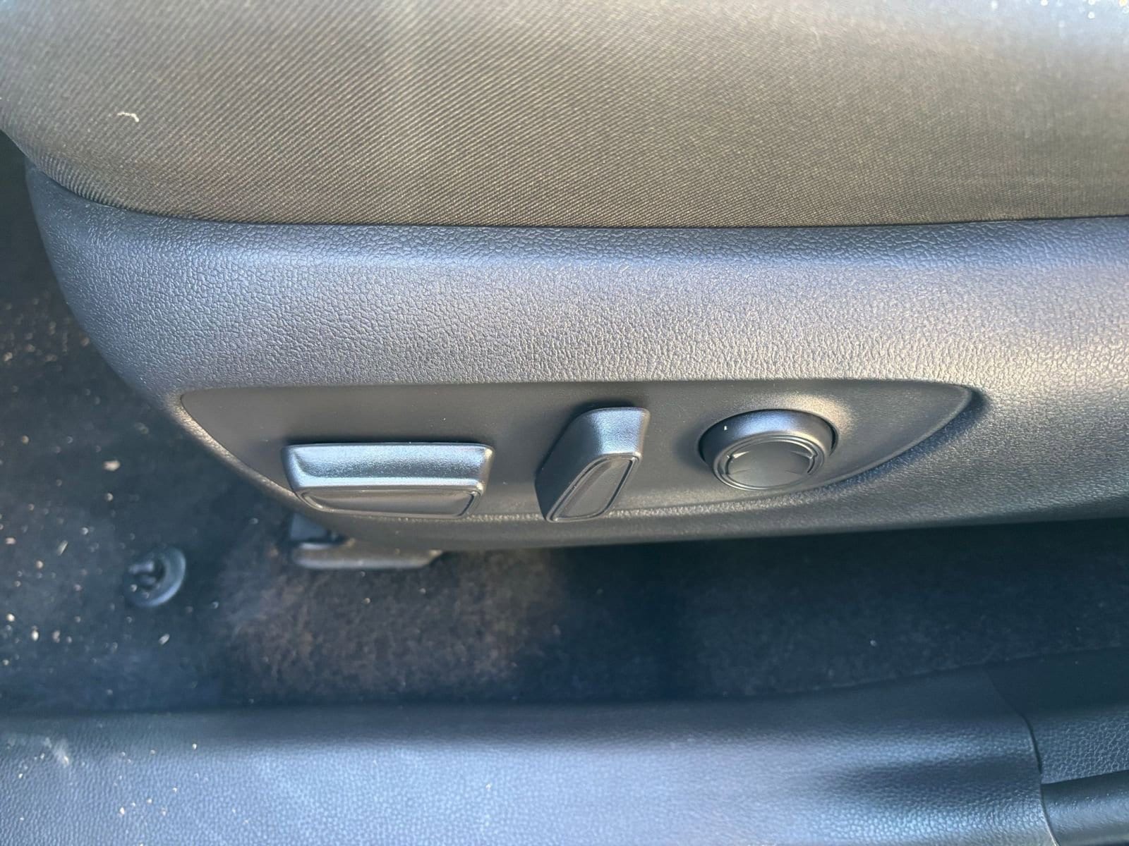 Thumbnail: 2025 Toyota RAV4 - 23