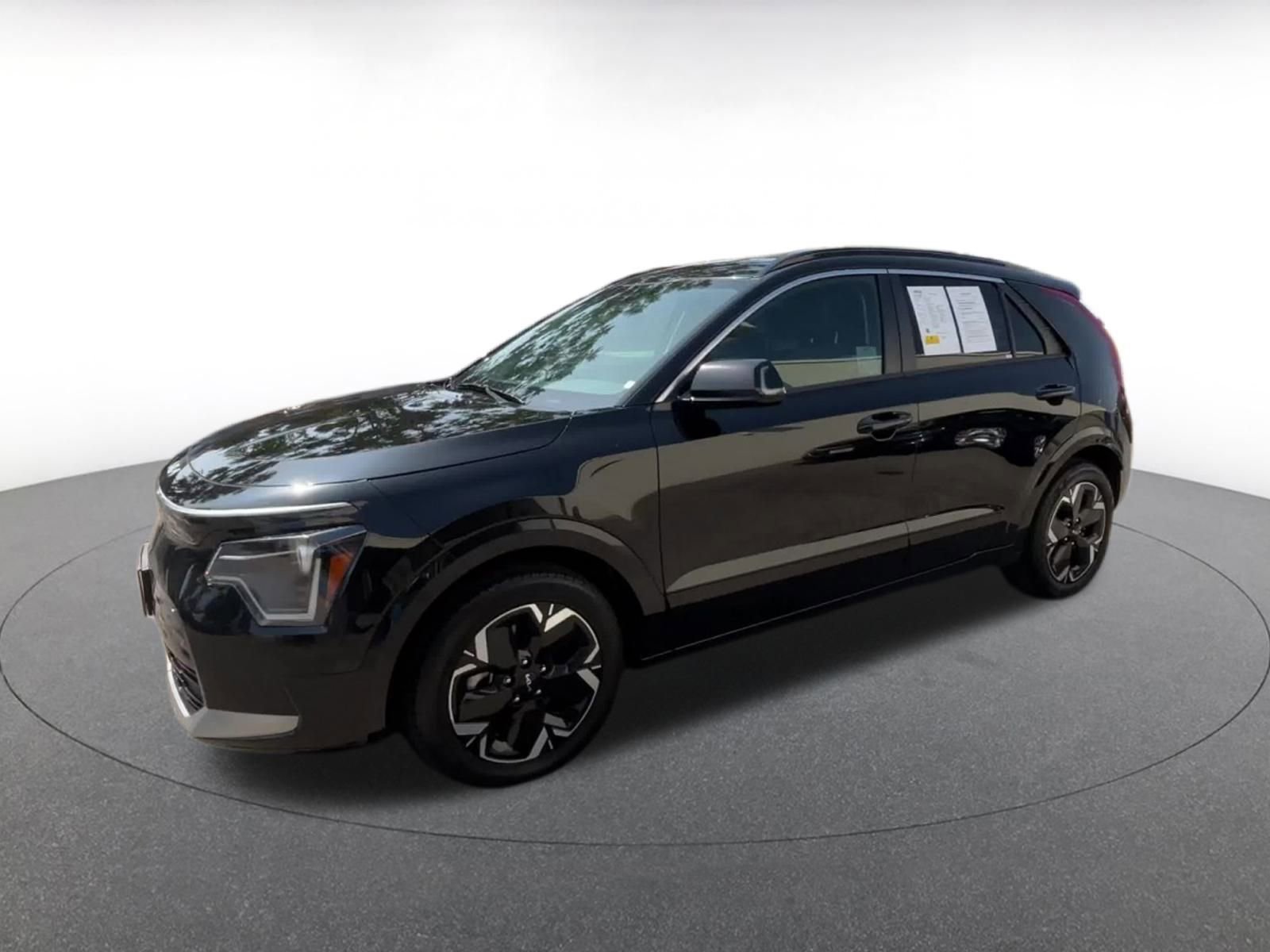 Thumbnail: 2023 Kia Niro - 8
