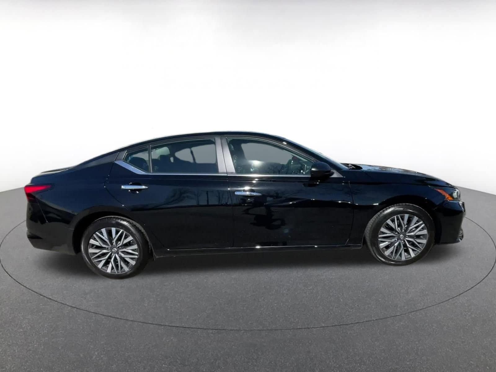 Thumbnail: 2025 Nissan Altima - 16