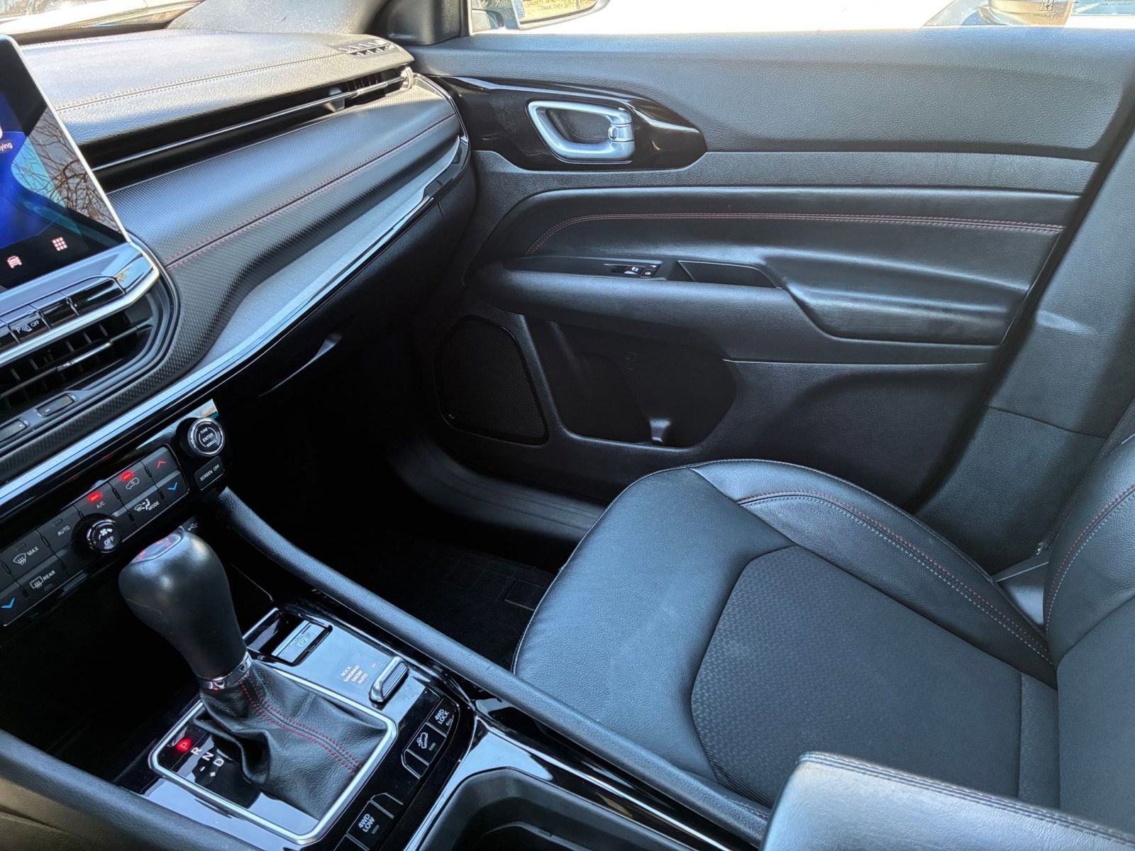 Thumbnail: 2025 Jeep Compass - 34