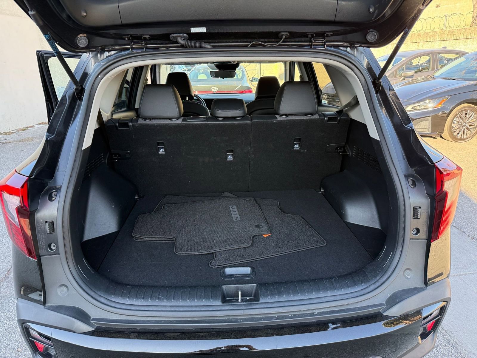 Thumbnail: 2025 Kia Seltos - 32