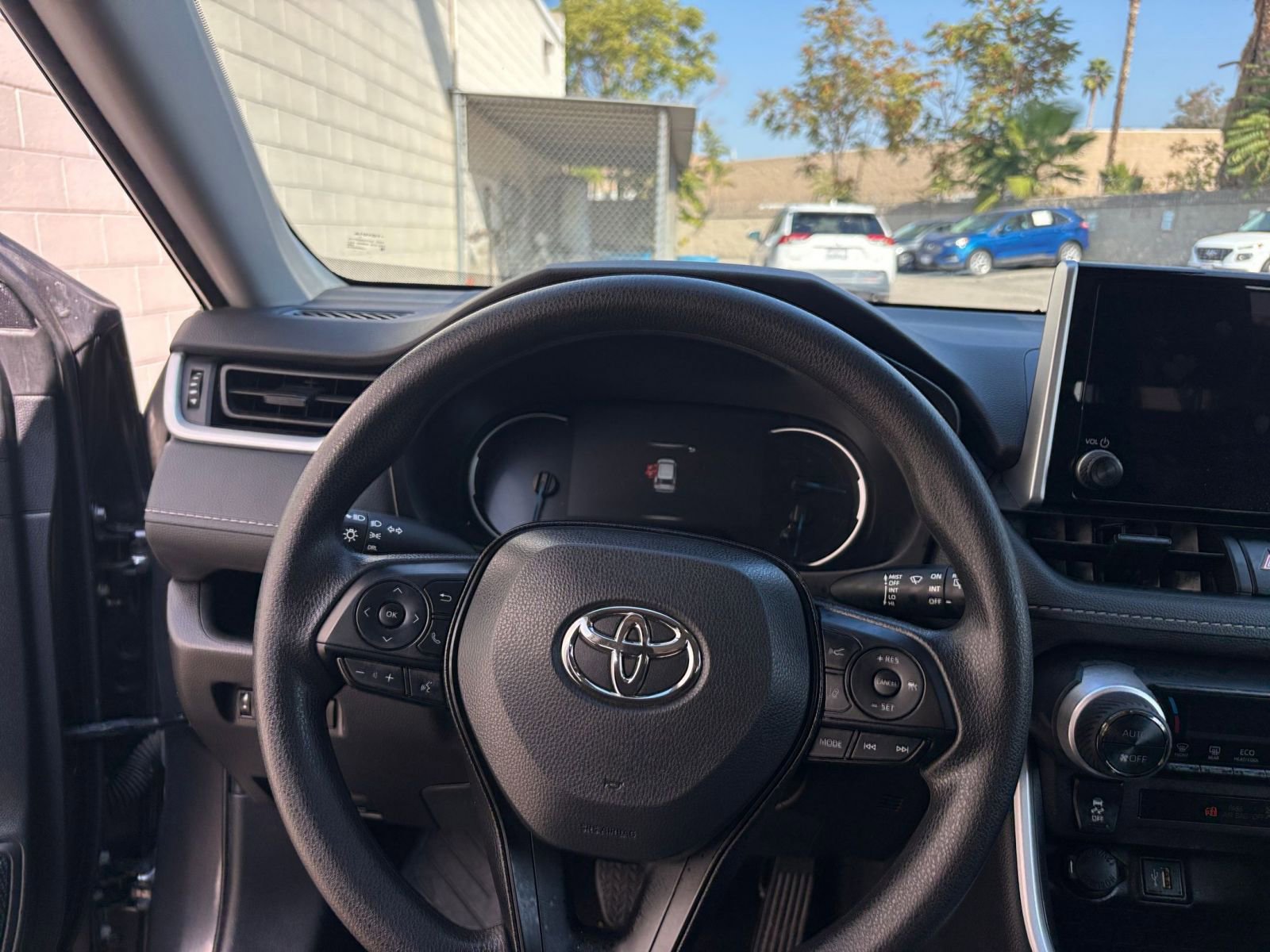 Thumbnail: 2025 Toyota RAV4 - 34