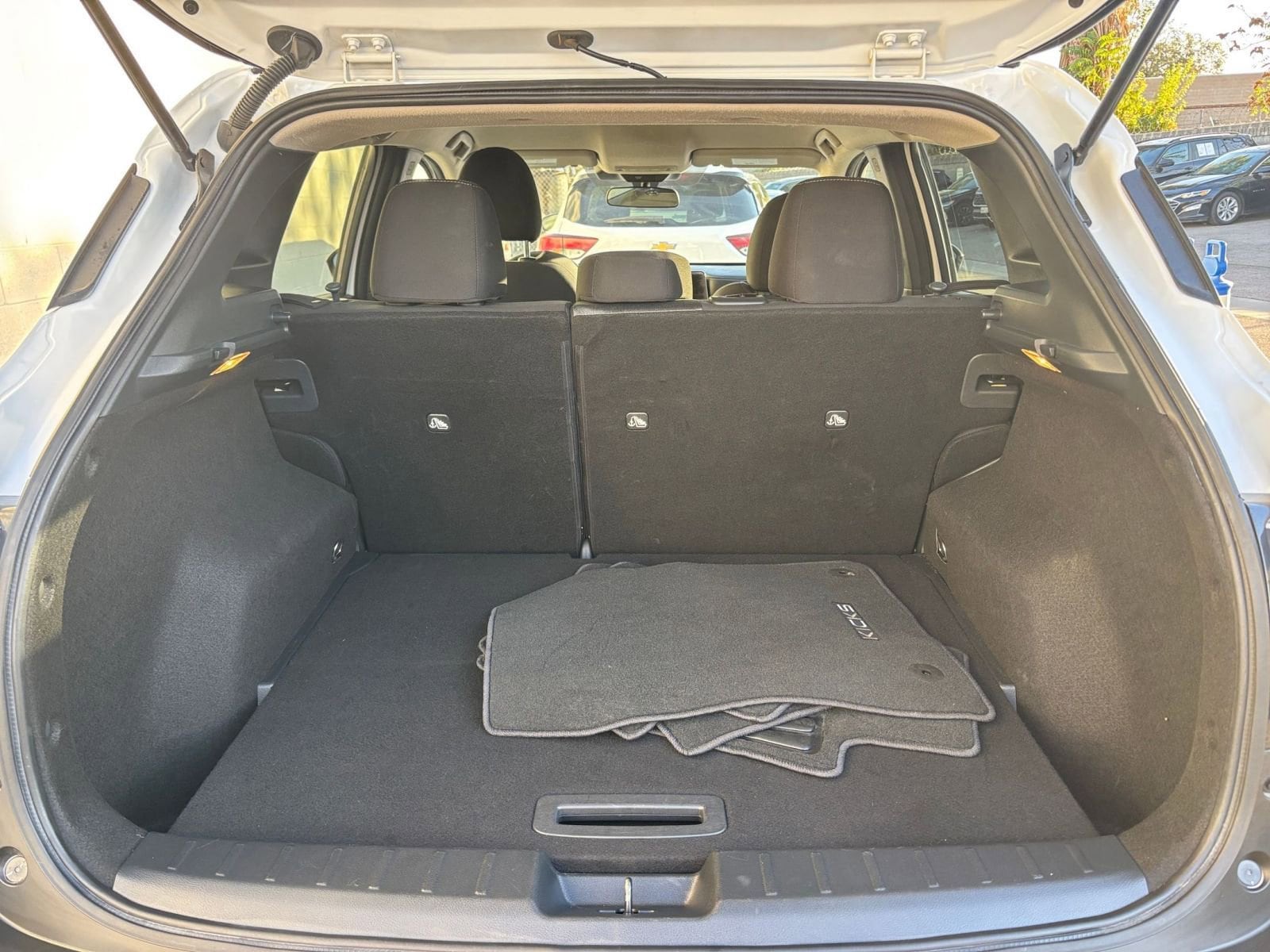 Thumbnail: 2025 Nissan Kicks - 31