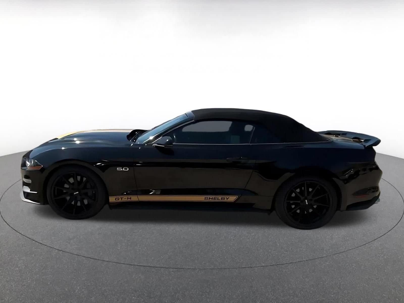 Thumbnail: 2022 Ford Mustang - 9