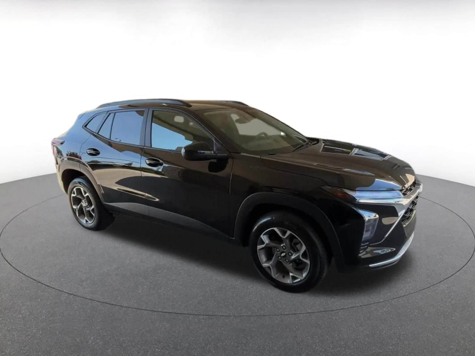 Thumbnail: 2025 Chevrolet Trax - 2