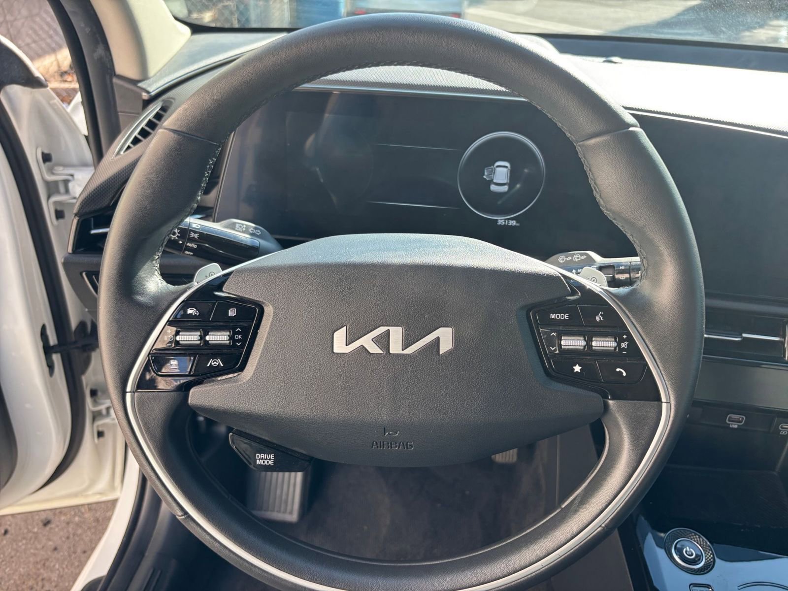 Thumbnail: 2023 Kia Niro - 32
