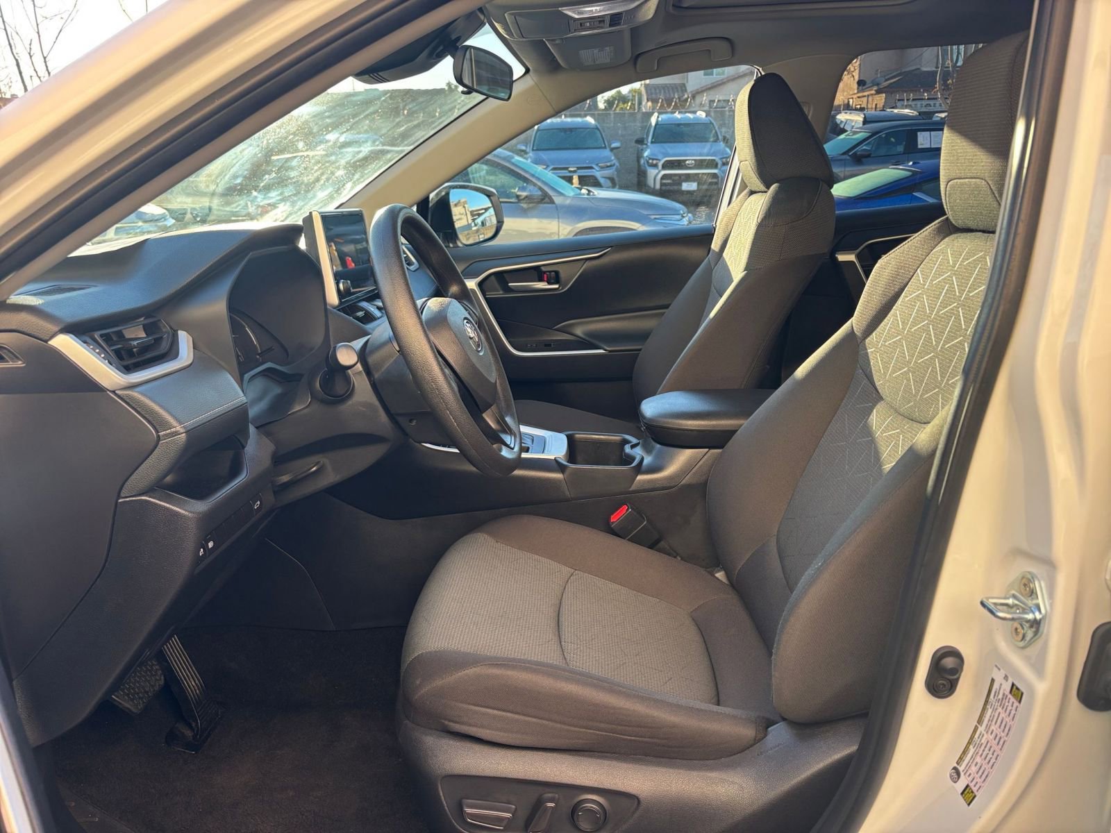 Thumbnail: 2025 Toyota RAV4 - 27