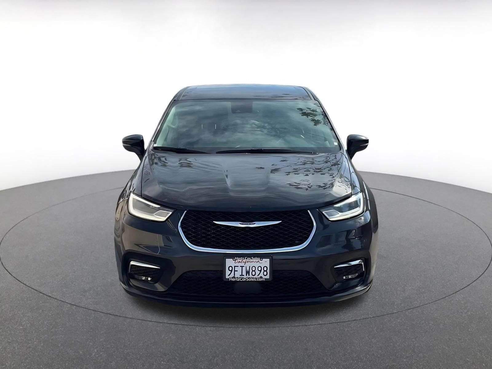 Thumbnail: 2023 Chrysler Pacifica - 4