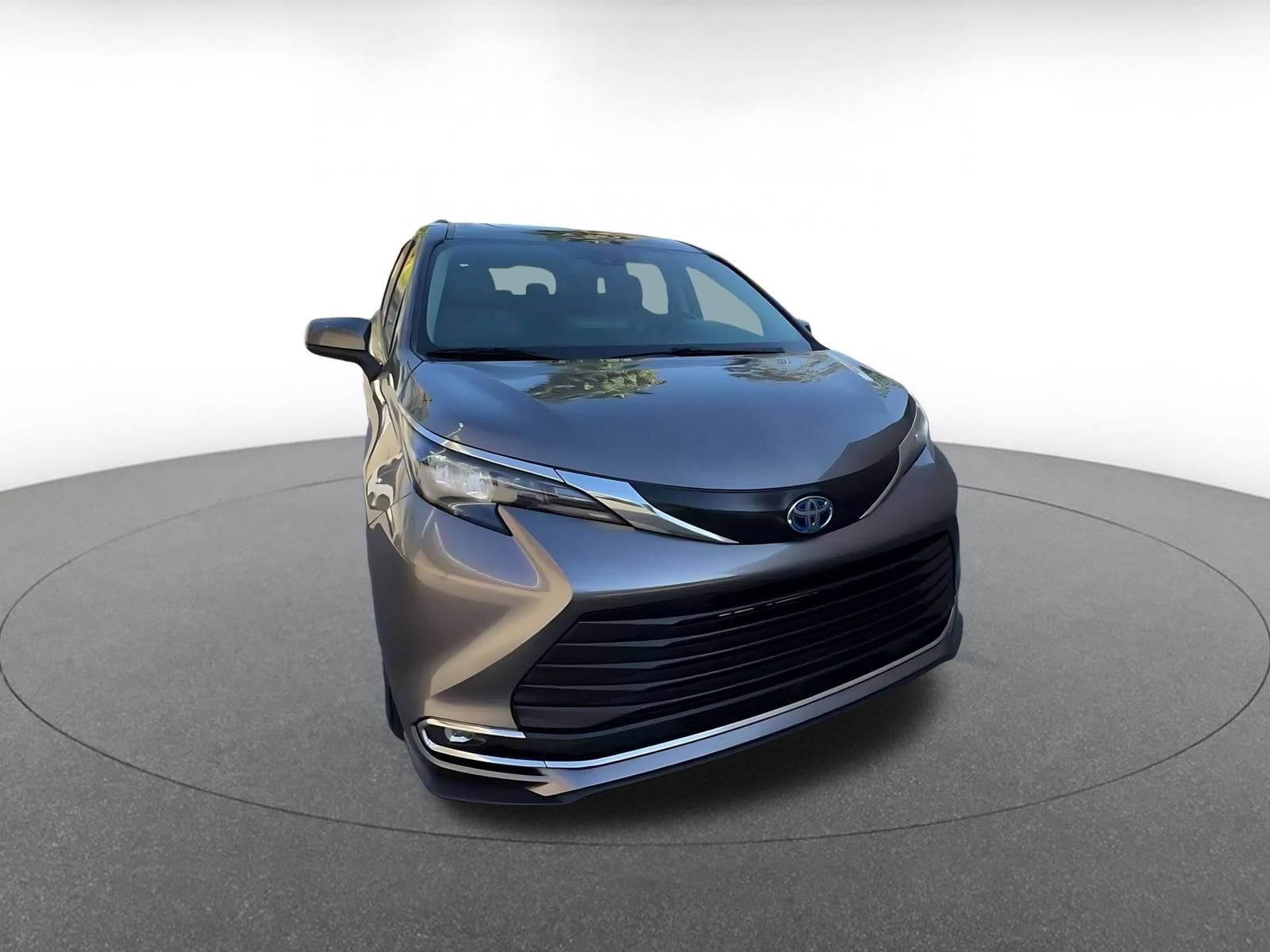 Thumbnail: 2024 Toyota Sienna - 3