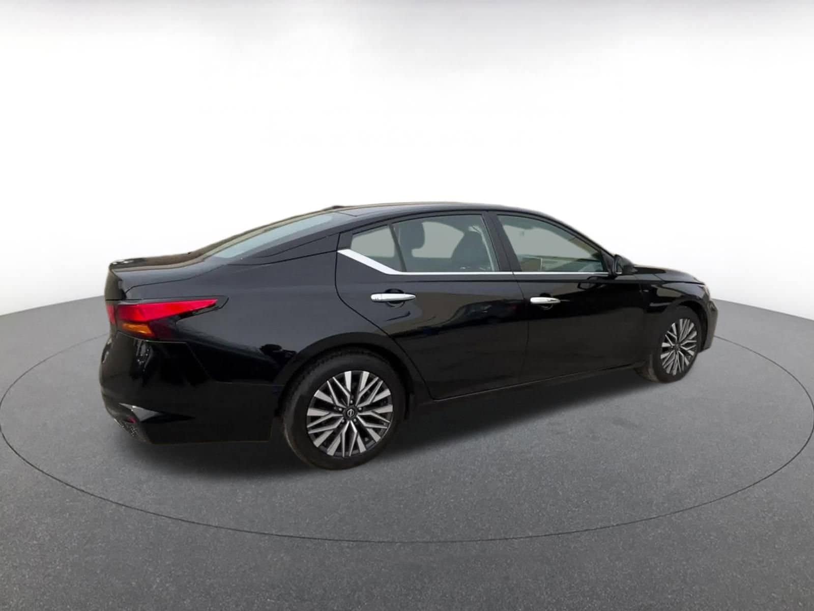 Thumbnail: 2025 Nissan Altima - 15