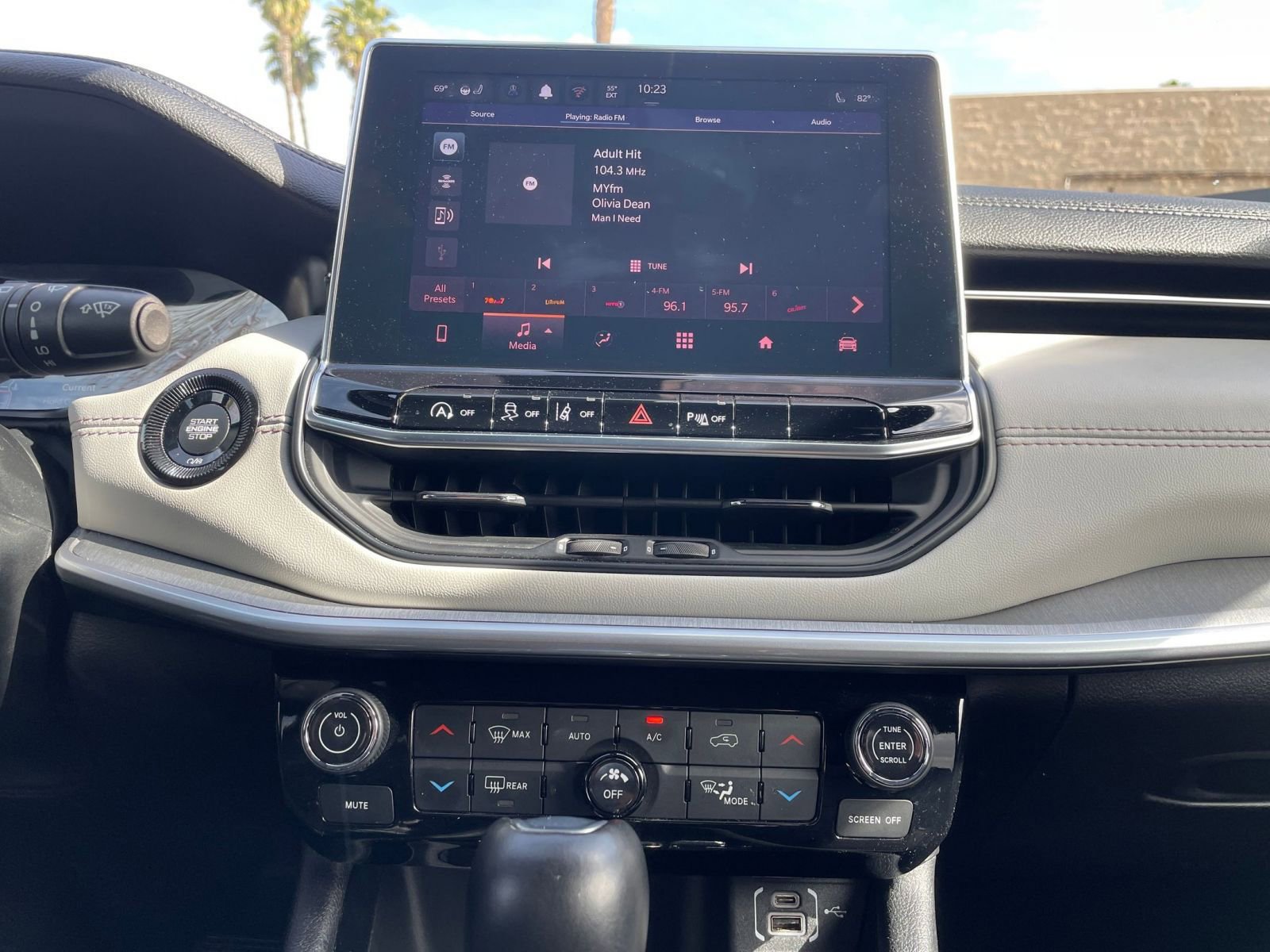 Thumbnail: 2025 Jeep Compass - 17