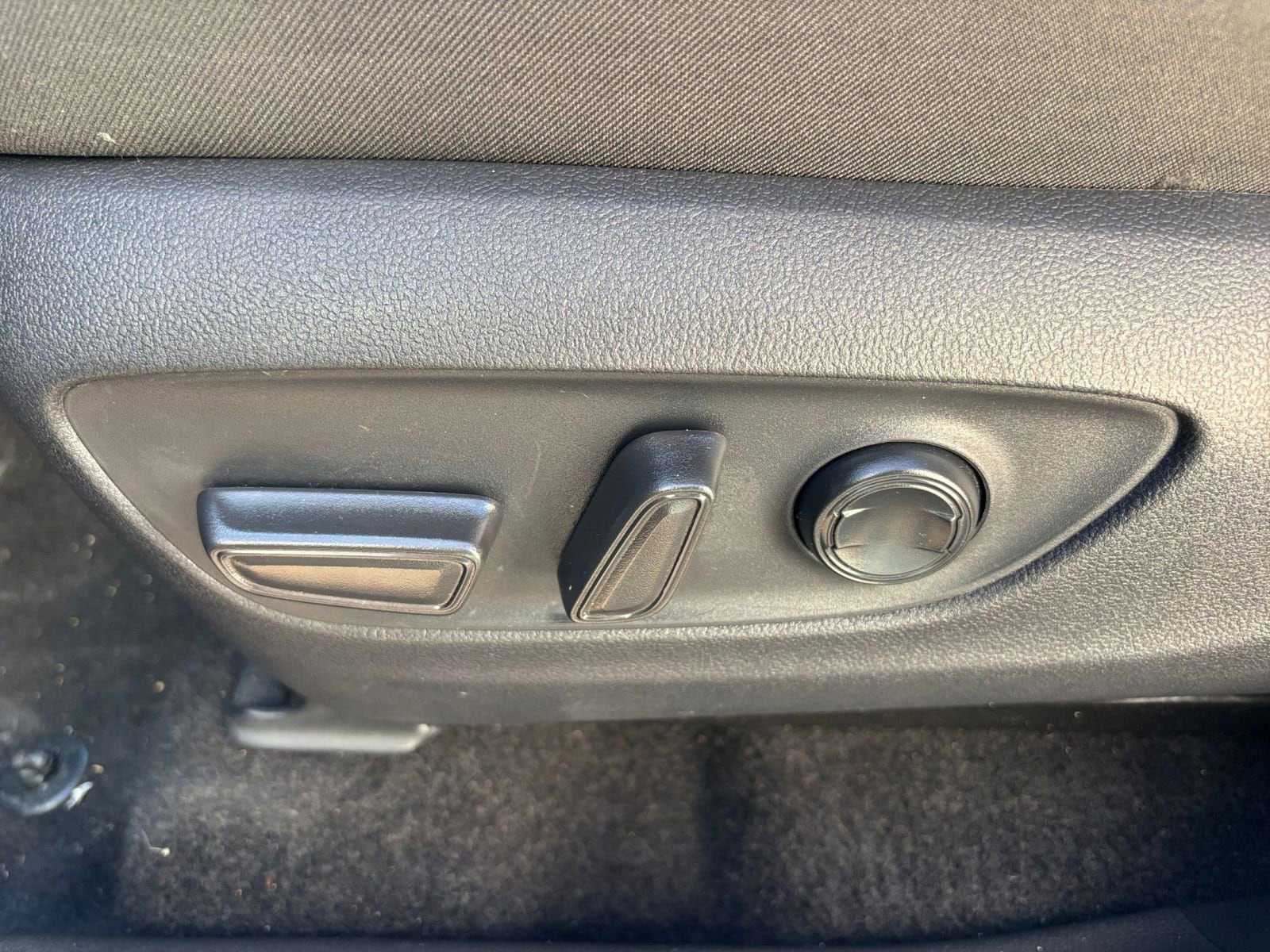 Thumbnail: 2025 Toyota RAV4 - 23