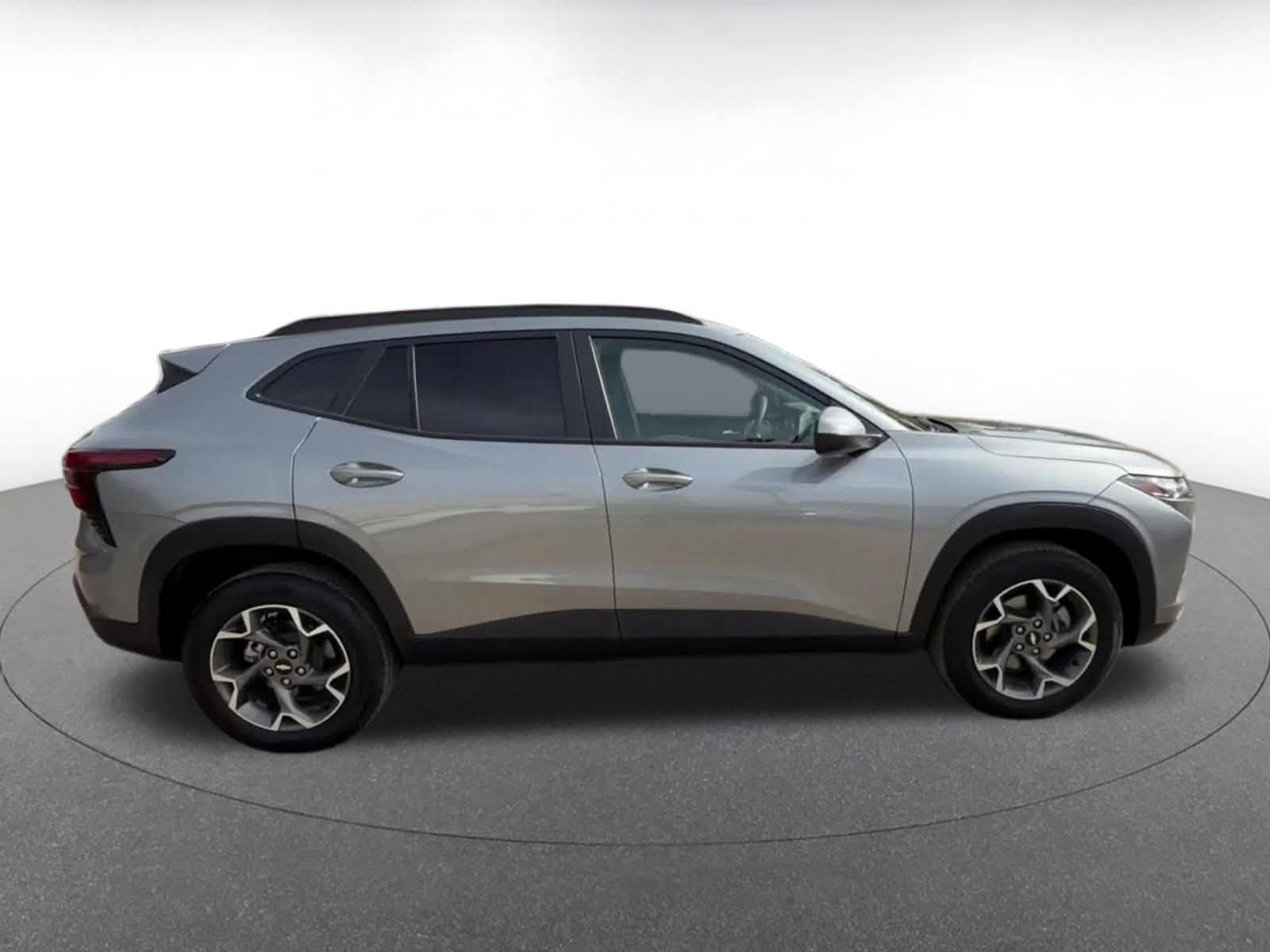 Thumbnail: 2025 Chevrolet Trax - 16