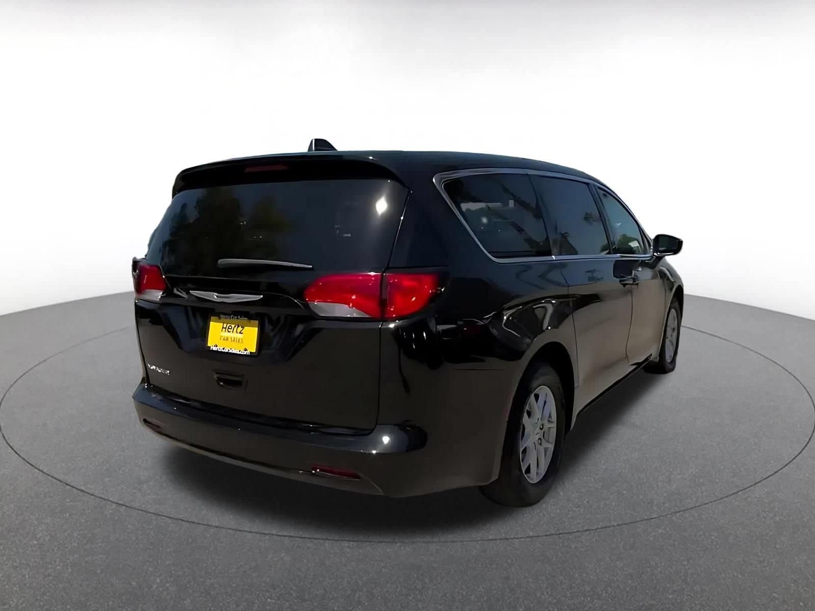 Thumbnail: 2024 Chrysler Voyager - 14