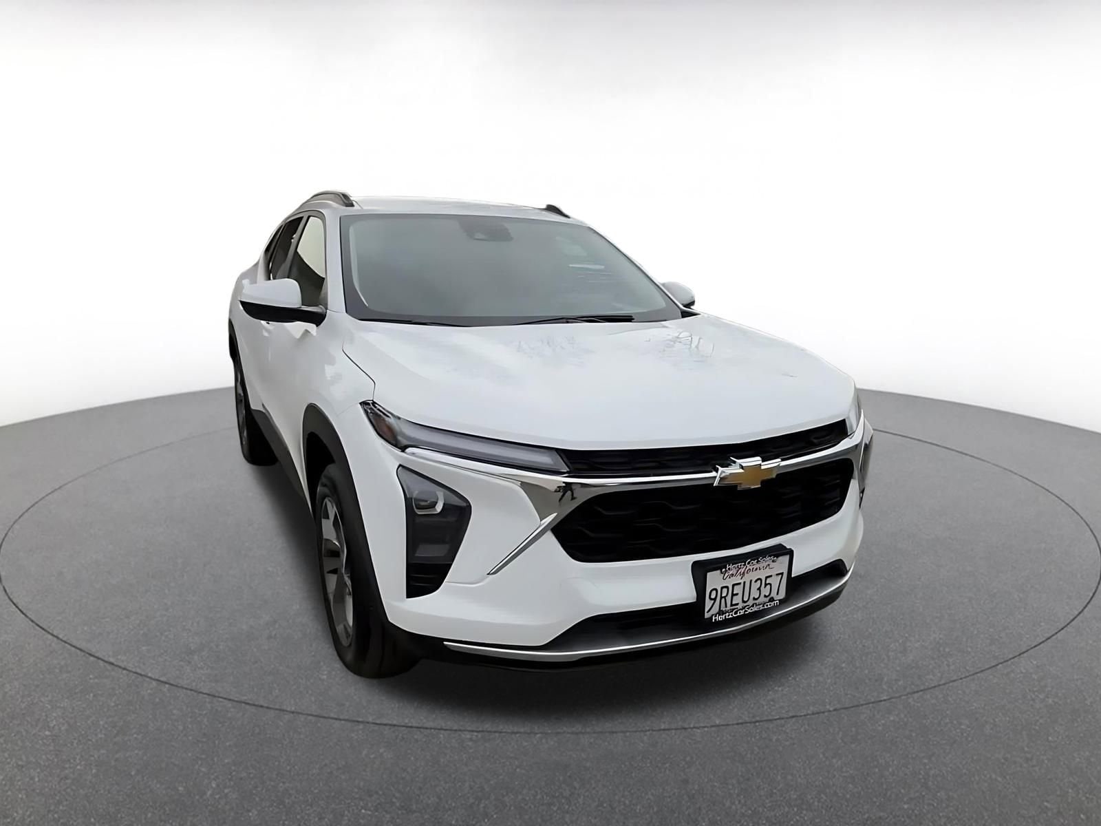 Thumbnail: 2025 Chevrolet Trax - 3