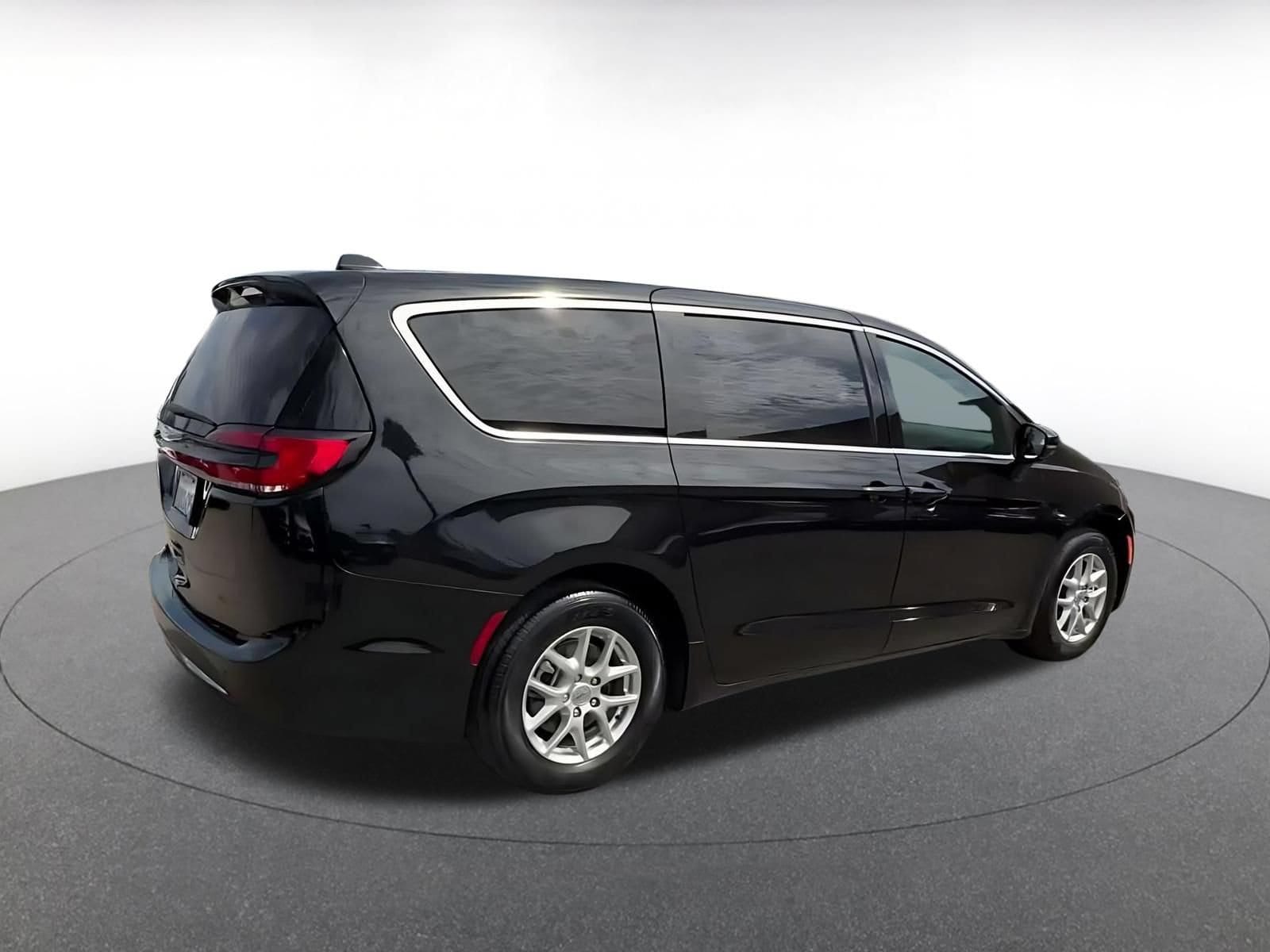 Thumbnail: 2025 Chrysler Pacifica - 14