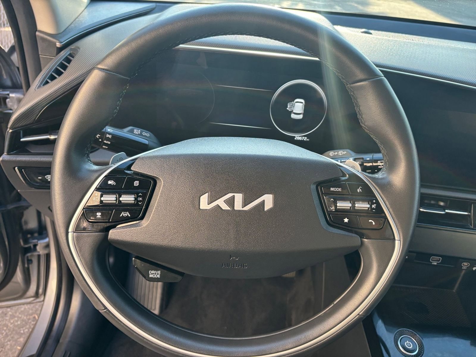 Thumbnail: 2023 Kia Niro - 32