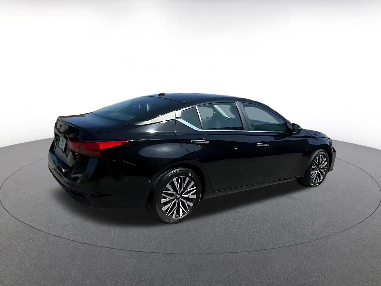 Thumbnail: 2025 Nissan Altima - 13