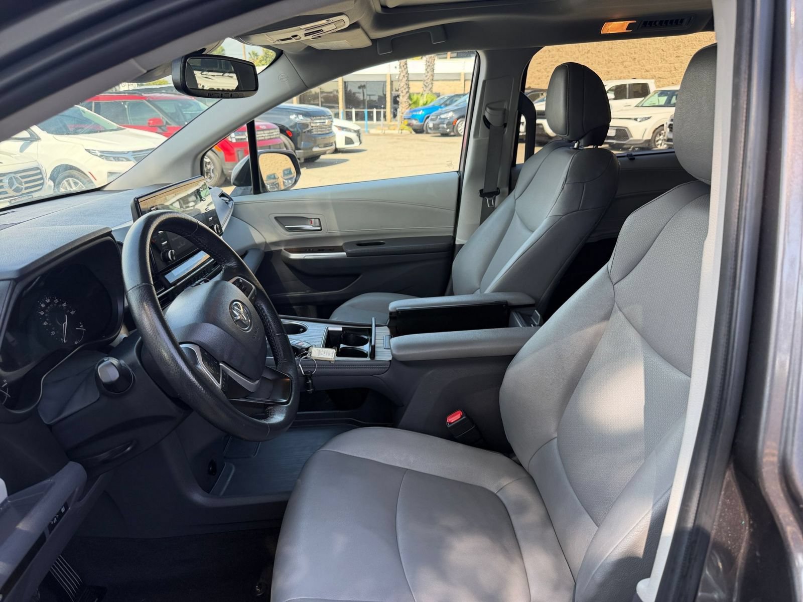 Thumbnail: 2024 Toyota Sienna - 27