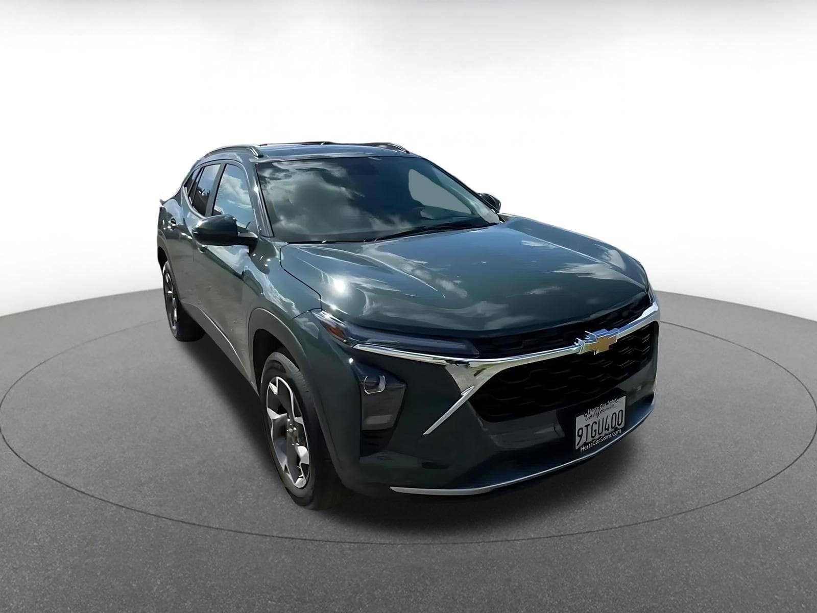 Thumbnail: 2025 Chevrolet Trax - 3