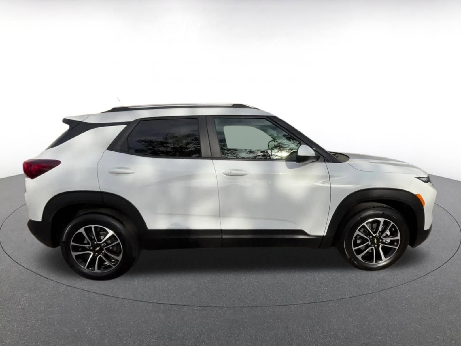 Thumbnail: 2025 Chevrolet TrailBlazer - 16