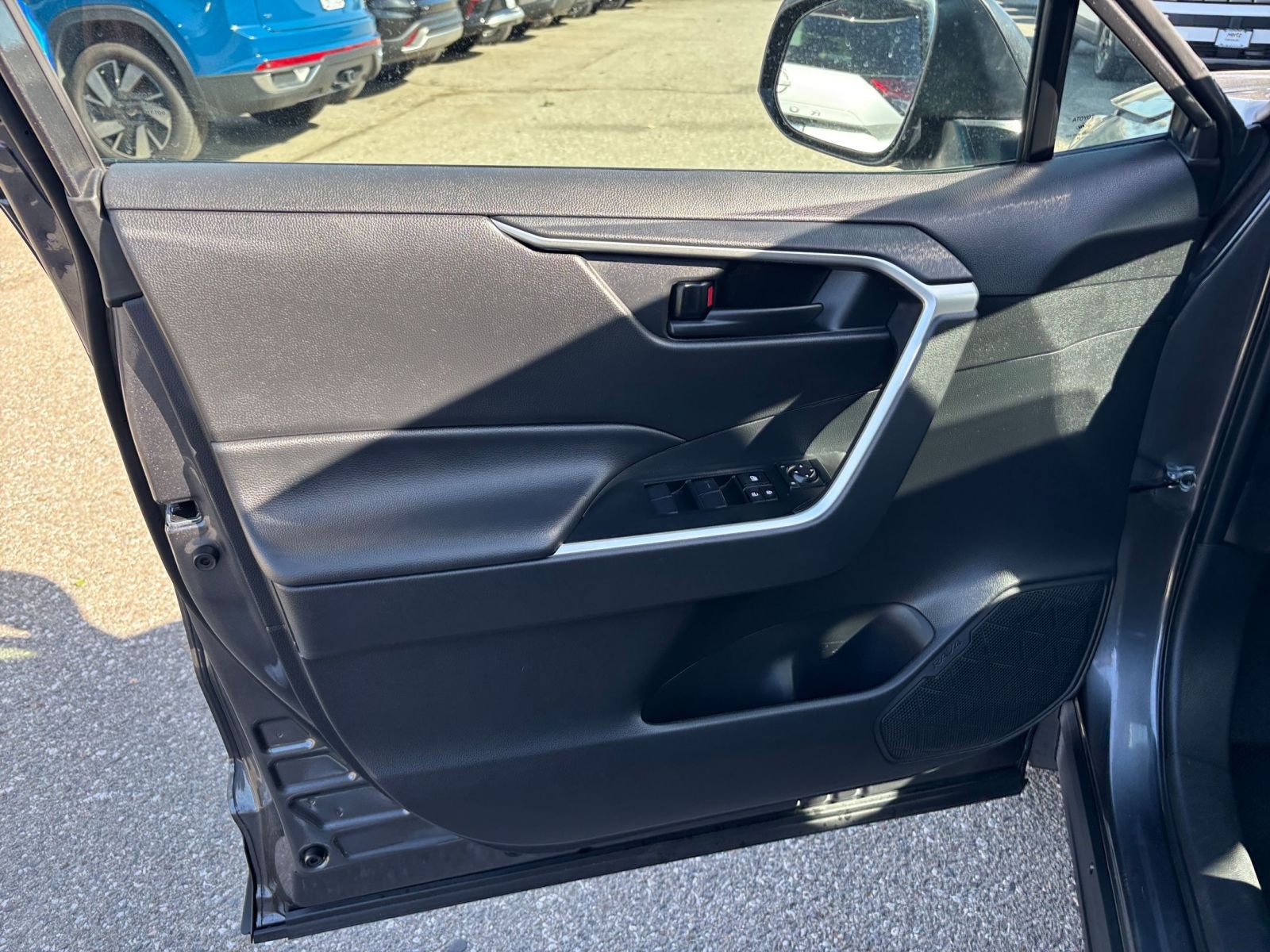 Thumbnail: 2025 Toyota RAV4 - 18