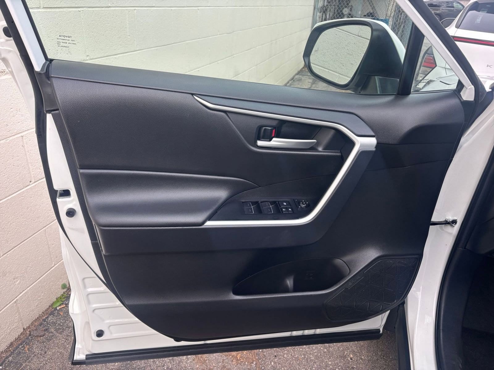 Thumbnail: 2025 Toyota RAV4 - 20